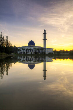 In the early years it was placed under the mosque administration UNITEN Chancellery. Then set up a special unit called the Religious Administration Unit (UPA) to handle affairs related to Islam in UNITEN. UPA establishment is a brainchild of the YM Hang Hashim Al-Idrus the Deputy Rector UNITEN in 1999.Date June 15, 2005, the Board of Management has upgraded UNITEN Religious Administration Unit (UPA) to the Islamic Center of UNITEN. This center is a combination of the Religious Administration Unit (UPA) and Islamic Studies Unit (academic). This combination is expected to be able to be a spark to create a center that is able to meet the demands of society to produce professional Muslims.On 1 September 2007 the Islamic Centre UNITEN once again changed in line with developments in the pursuit of UNITEN mission and vision. UNITEN Islamic Center has changed its name to the Centre for Islamic Studies and Civilisation UNITEN (Center for Islamic Studies and Civilization UNITEN).